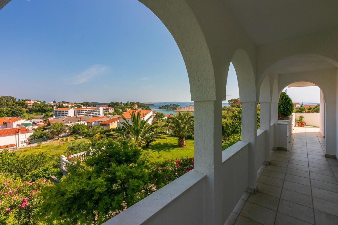 Apartments Vila Antula Banjol Esterno foto
