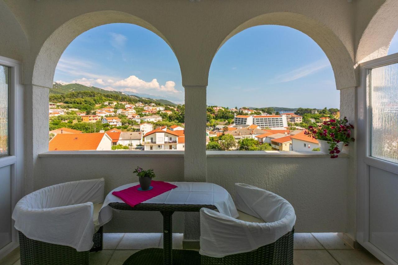 Apartments Vila Antula Banjol Esterno foto