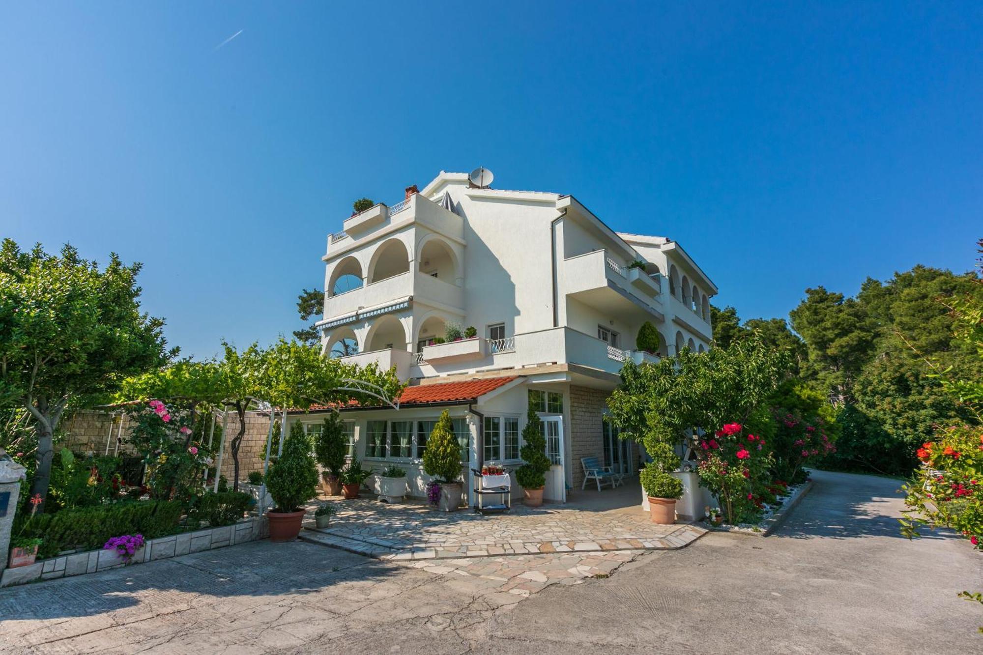 Apartments Vila Antula Banjol Esterno foto